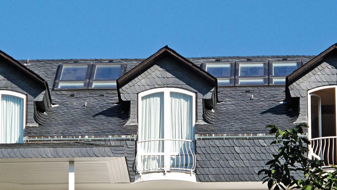 weipert-schieferdach-gauben-dachfenster