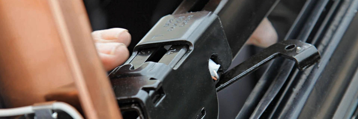 Detailaufnahme eines Flügelöffnungsmechanismus