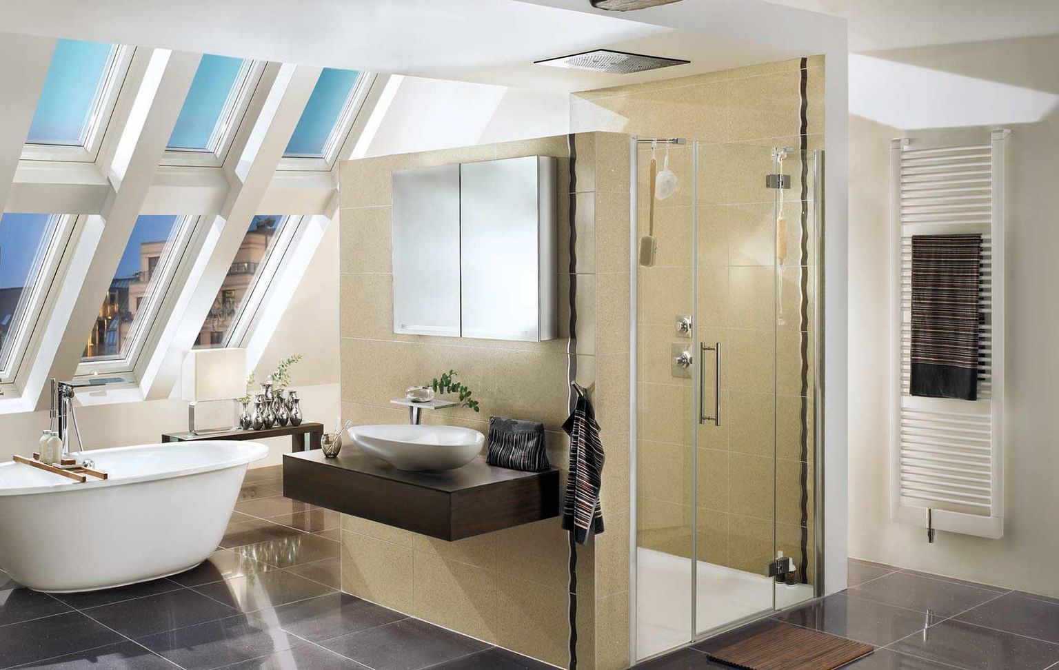 Mehr Platz im Bad mit Roto Dachfenstern